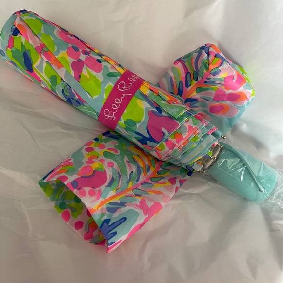 Lilly Pulitzer Accessories - NWOT Lilly Pulitzer travel umbrella